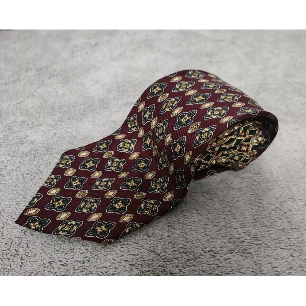 Tommy Hilfiger 100% Italian Silk Rampant Lion Crest Medallion Gent's Neck Tie